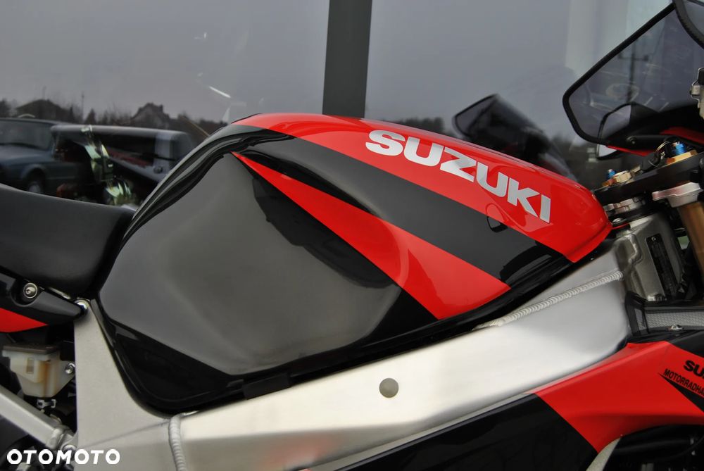 Suzuki GSX-R - 33