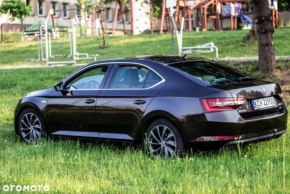 Skoda Superb 2.0 TDI 4x4 L&K DSG - 11