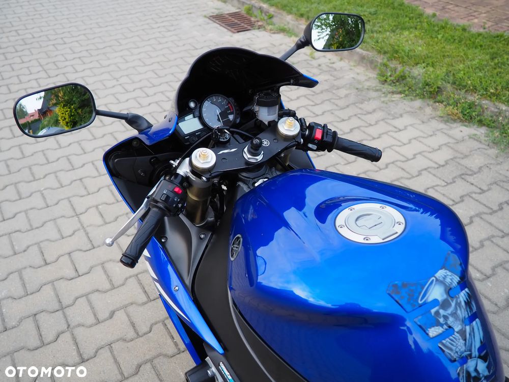 Yamaha R1 - 26