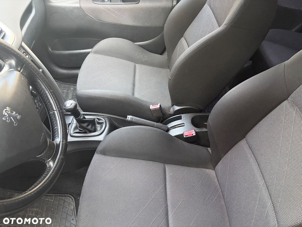 Peugeot 207 1.4 - 6