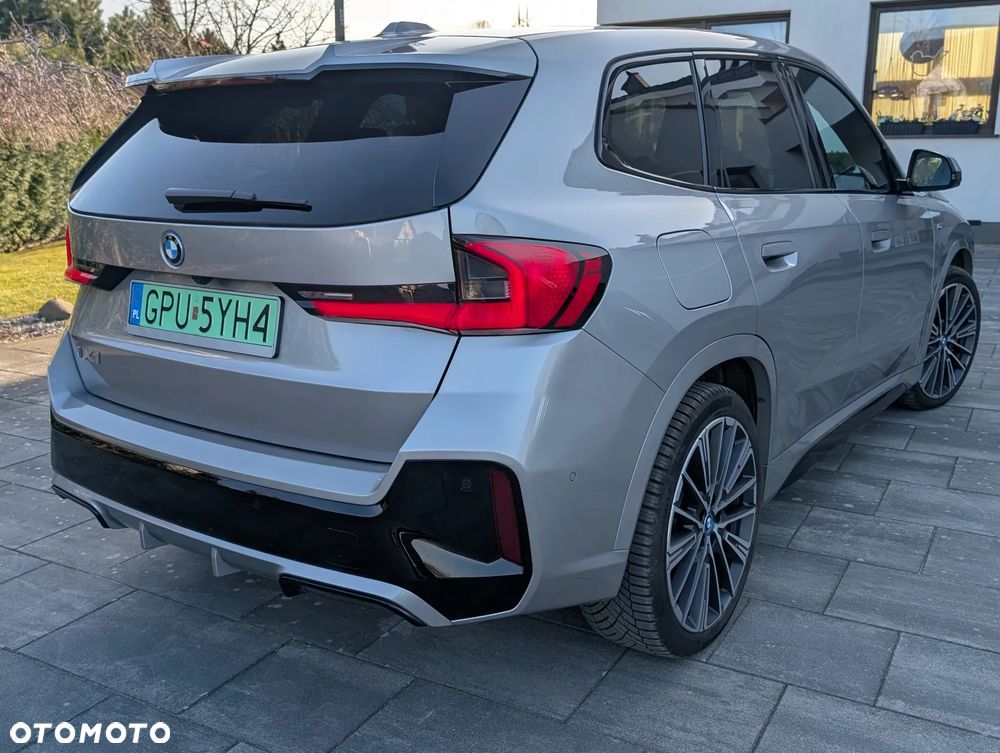 BMW iX1 xDrive30 66.5kWh M Sport - 11