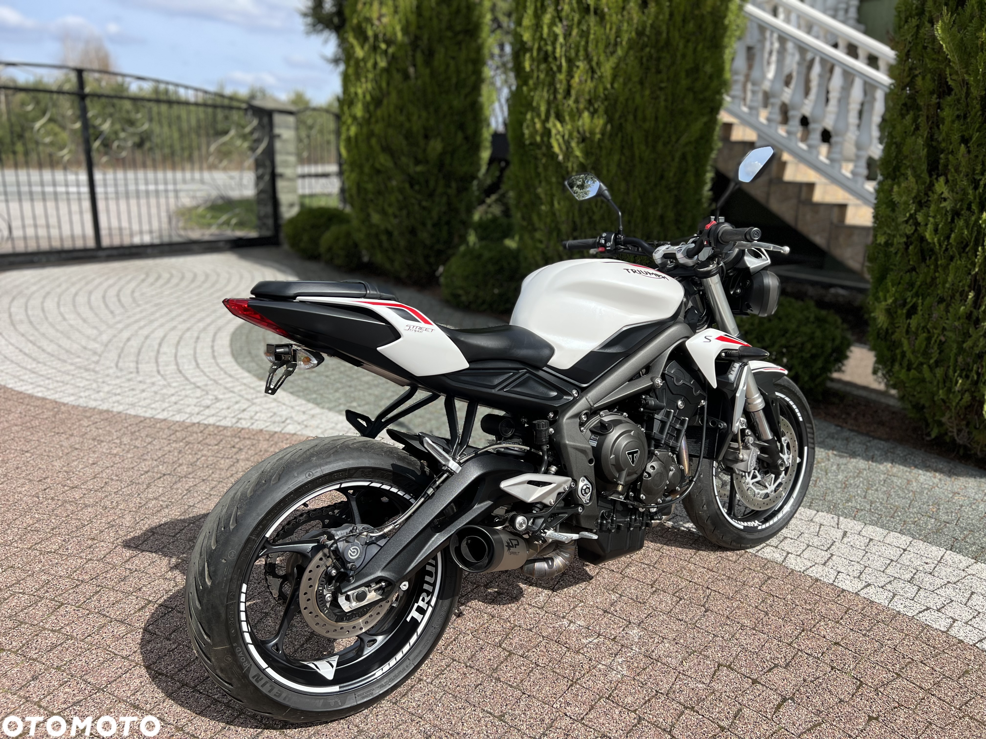 Triumph Street Triple - 10