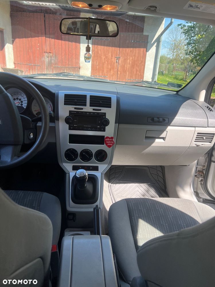 Dodge Caliber - 10