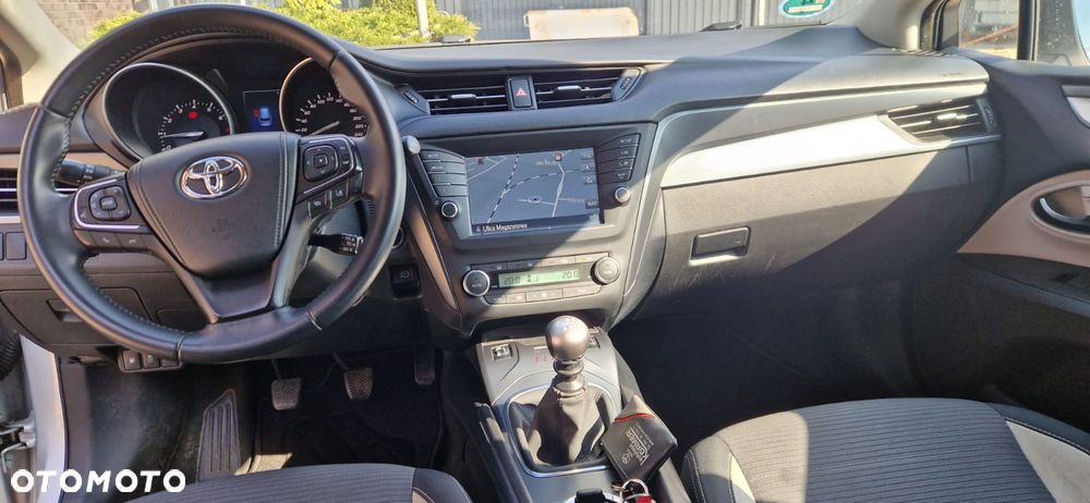 Toyota Avensis Touring Sports 1.8 Comfort - 12