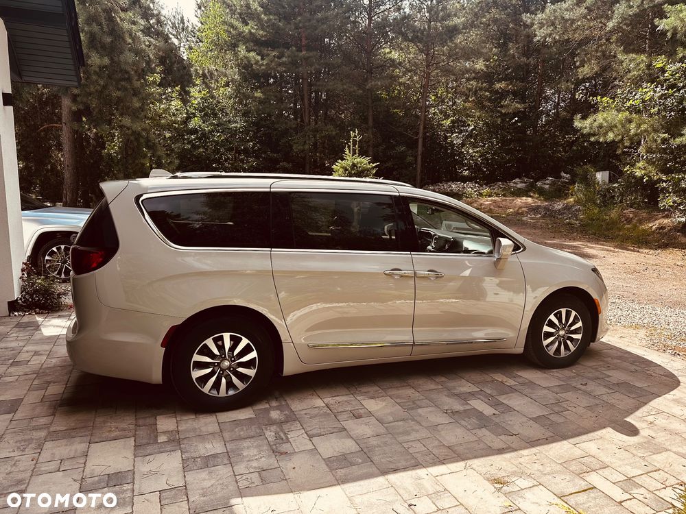 Chrysler Pacifica - 8