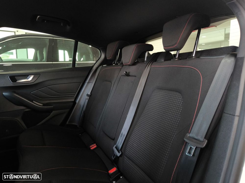 Ford Focus 1.0 EcoBoost ST-Line - 12