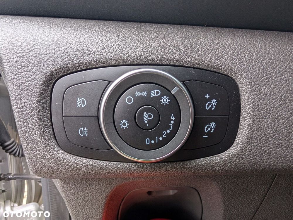 Ford Tourneo Custom - 19