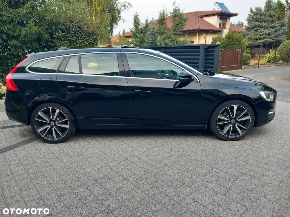 Volvo V60 D6 AWD Plug-in Hybrid Summum - 6