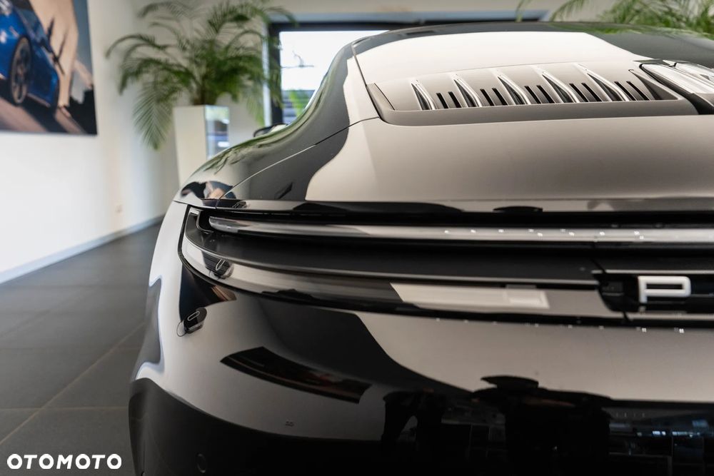 Porsche 911 Carrera 4S - 35