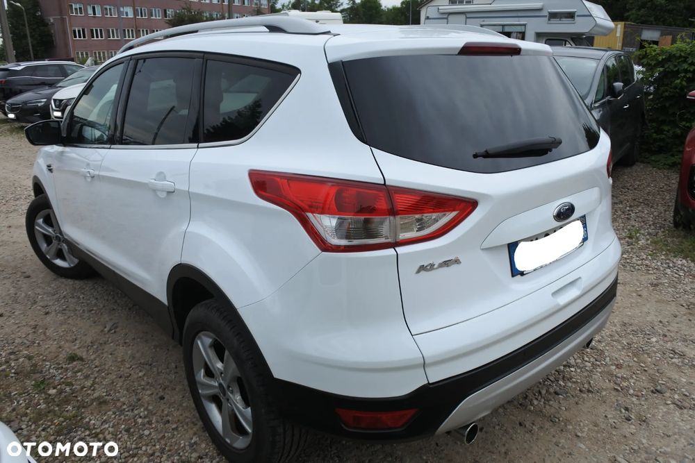 Ford Kuga 2.0 TDCi 2x4 Titanium - 4