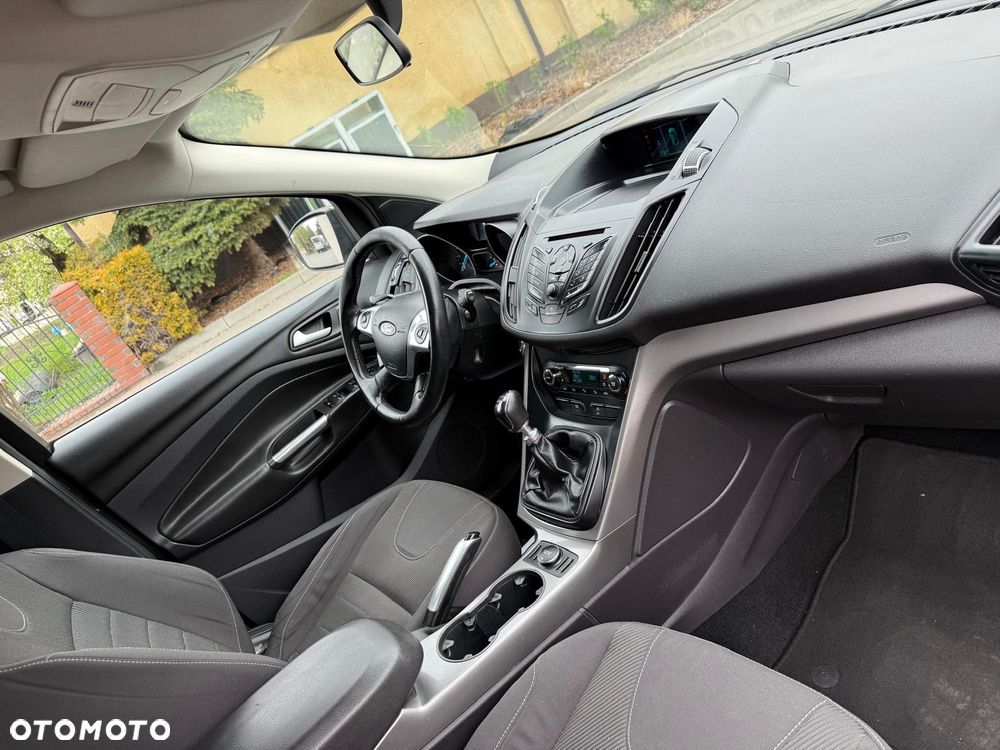 Ford Kuga - 25