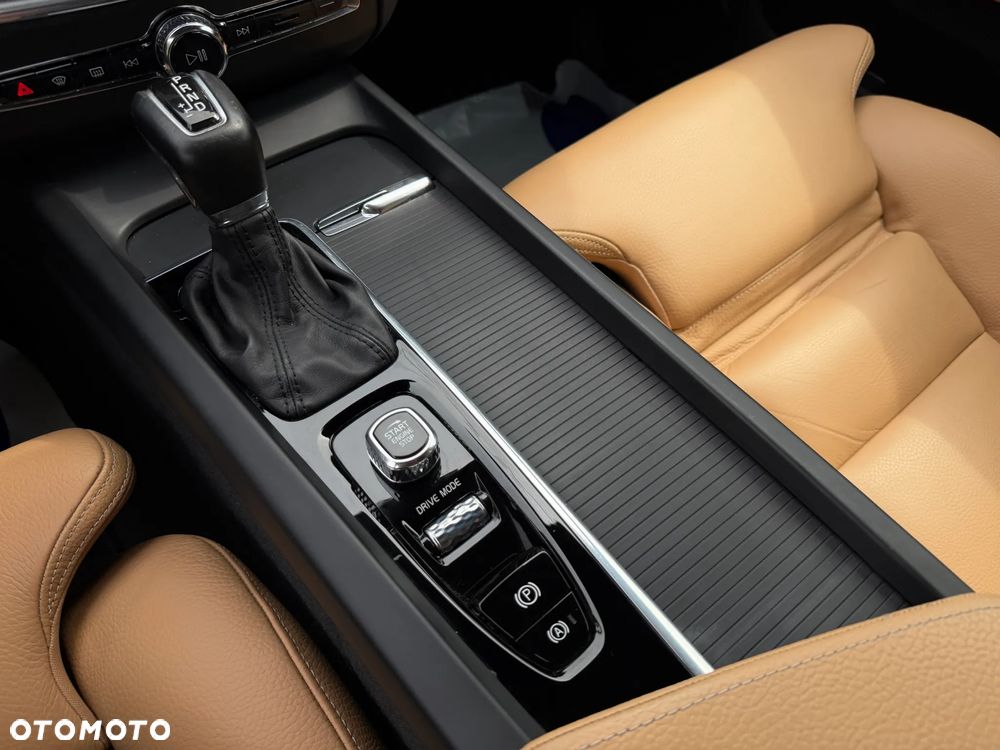 Volvo XC 60 T4 Momentum Pro - 20