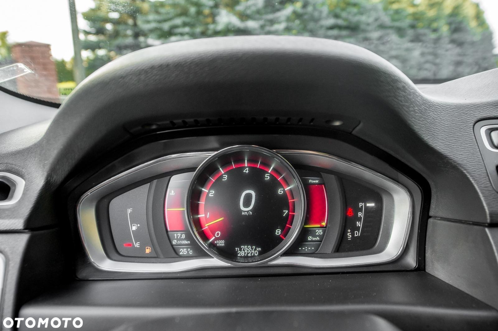 Volvo V70 T6 AWD Geartronic Momentum - 23