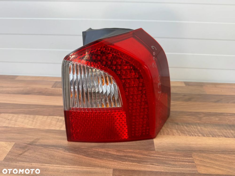 LAMPA TYŁ PRAWA VOLVO xc70 V70 III - 2