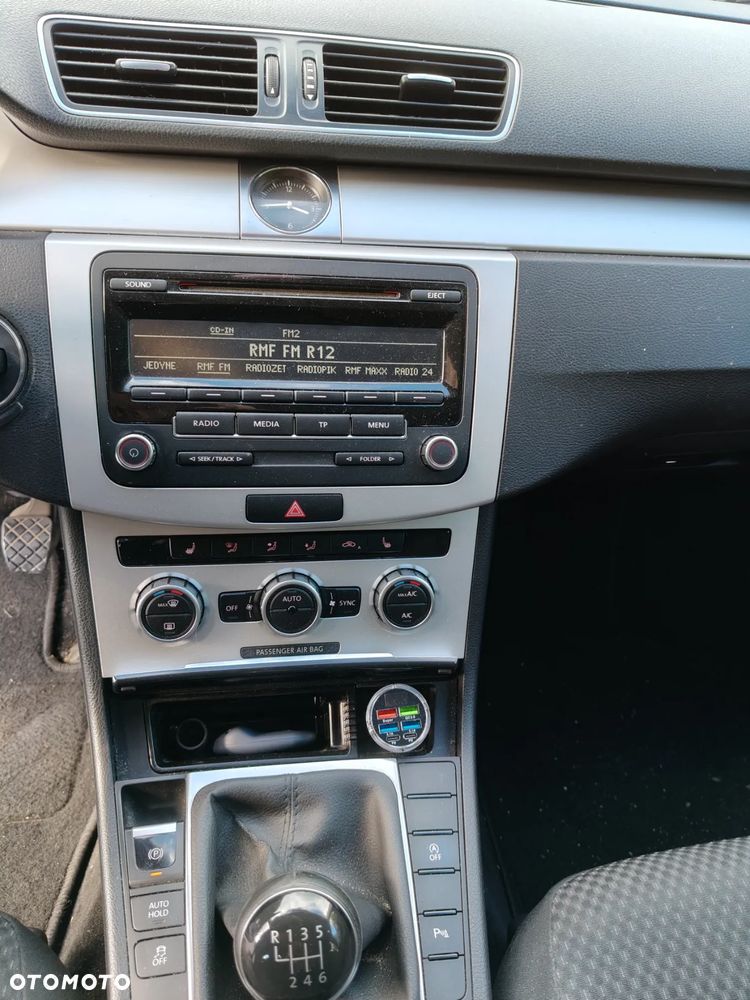 Volkswagen Passat 1.6 TDI Comfortline - 10