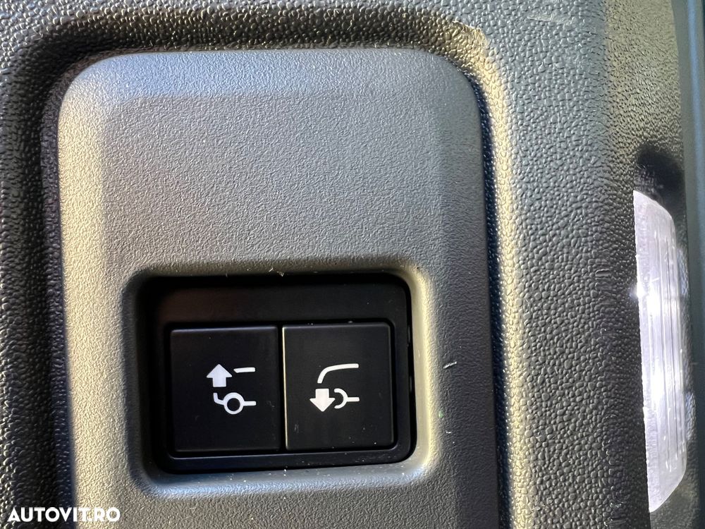 Land Rover Defender 110 3.0D 250 MHEV Hard Top X-Dynamic SE - 34