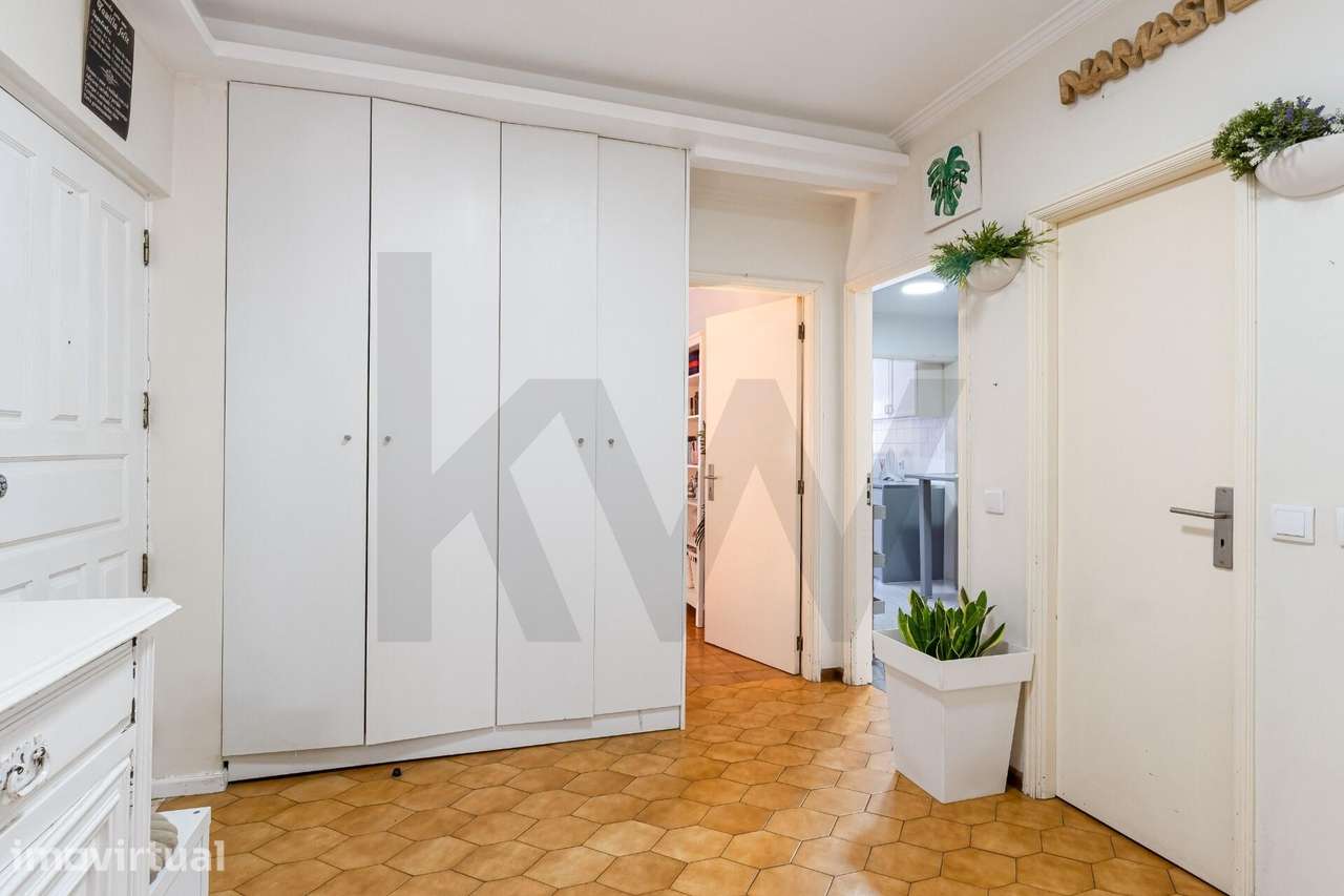 Apartamento T2+1 com varanda e terraço a 450m da praia | Praça João XX - Grande imagem: 3/26