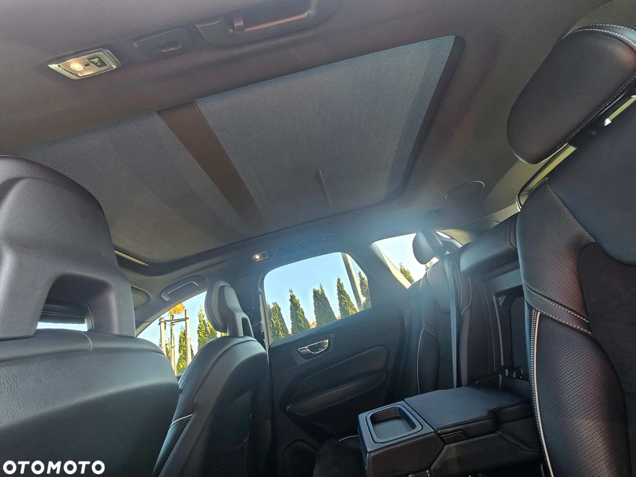 Volvo XC 60 T8 AWD Plug-In Hybrid R-Design - 8
