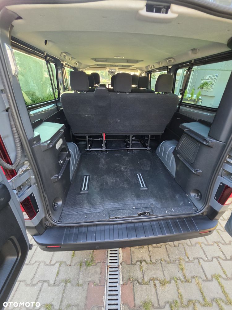 Renault Trafic 2.0 dCi - 11