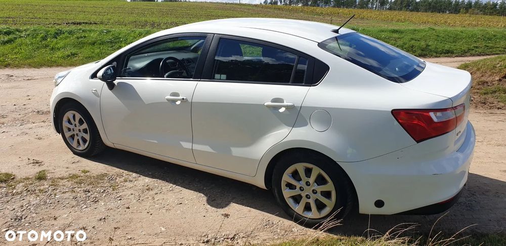 Kia Rio 1.2 L - 5