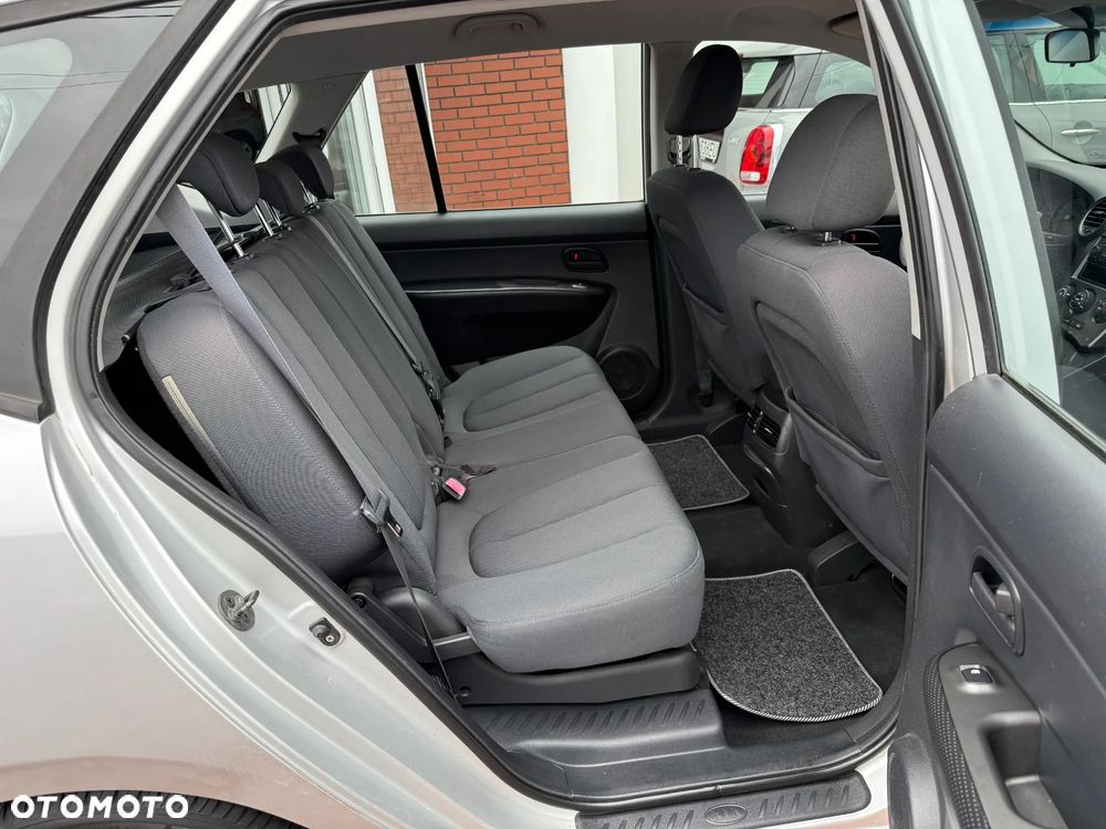 Kia Carens 2.0 CVVT EX - 27