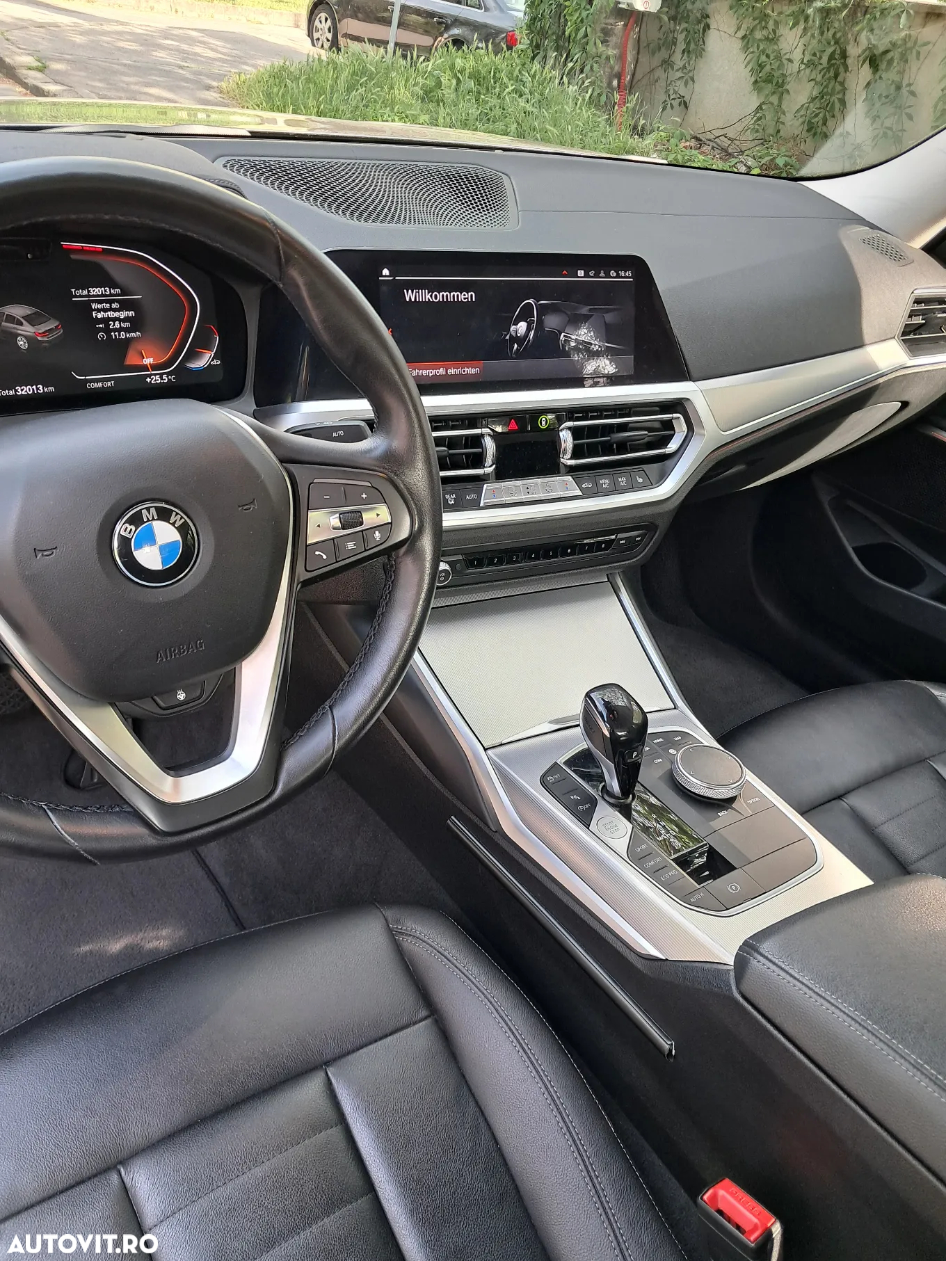 BMW Seria 3 330i Aut. Luxury Line - 9