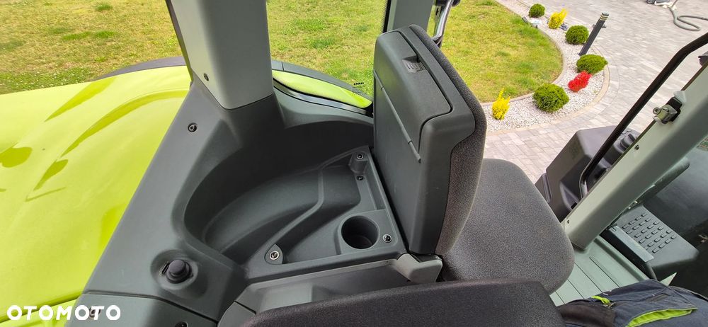 Claas Arion 620 - 12