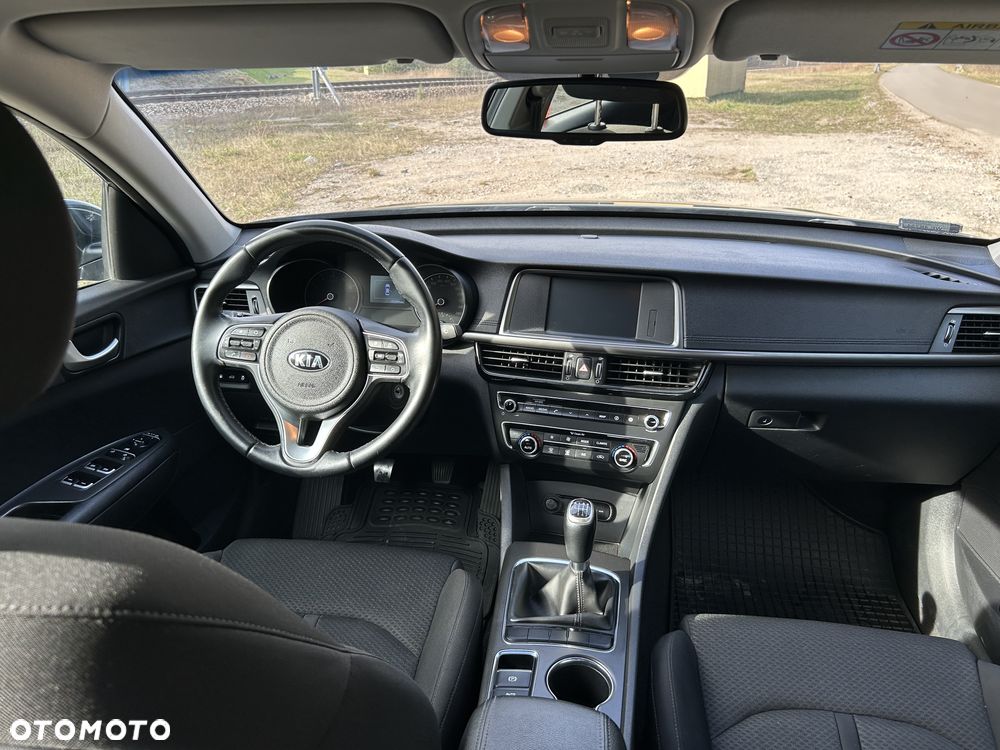 Kia Optima 2.0 M - 24