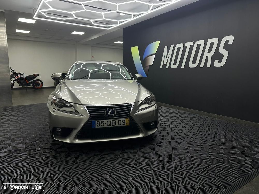 Lexus IS 300H Sport Edition - 3