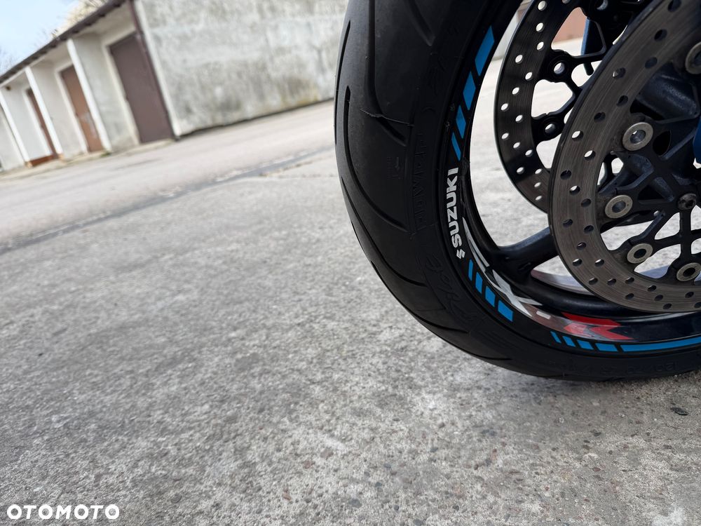 Suzuki GSX-R - 24