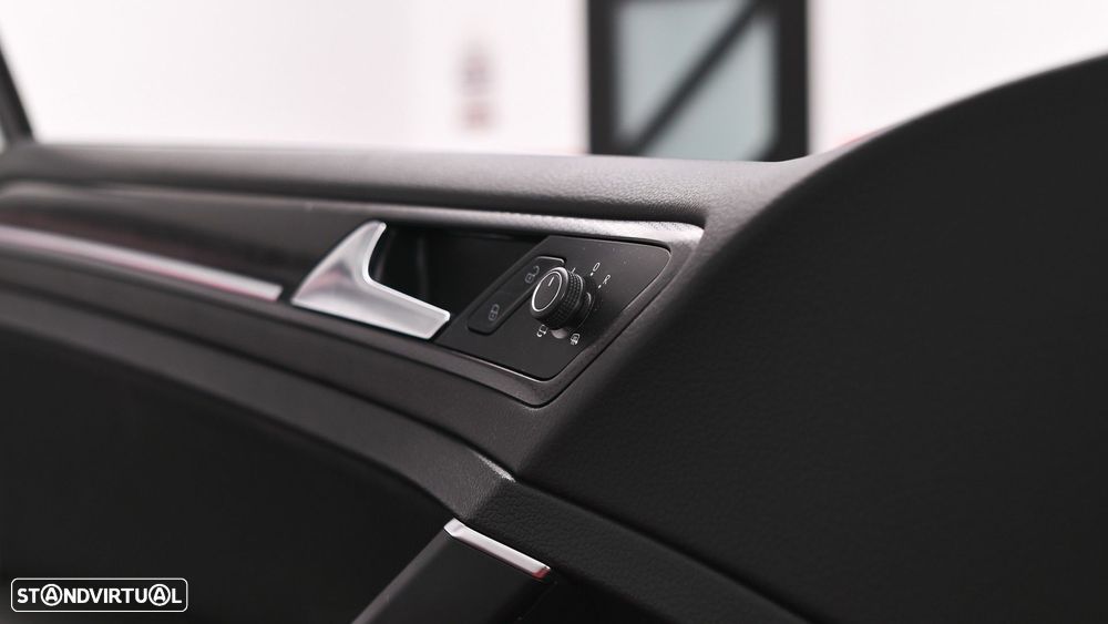 VW Golf GTI 2.0 TSI OPF DSG Performance - 32