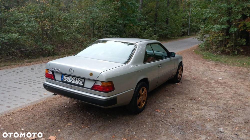 Mercedes-Benz W124 1988 photo 3