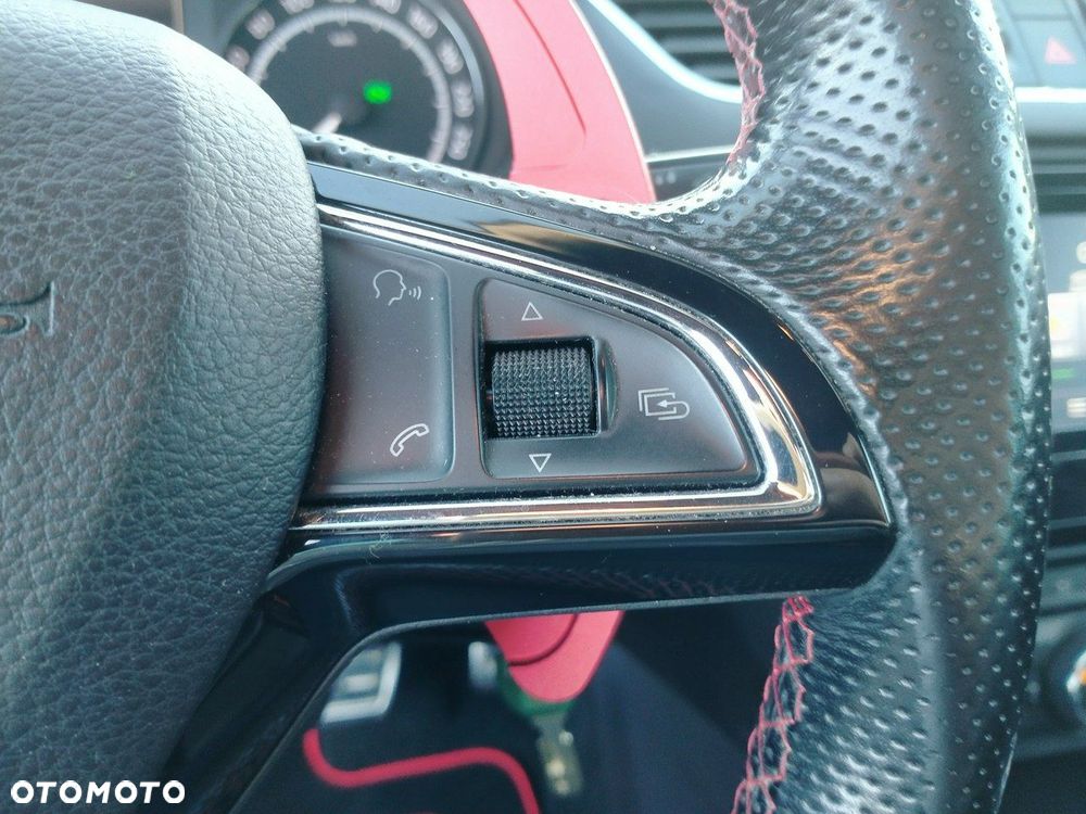 Skoda Octavia 2.0 TDI RS DSG - 25