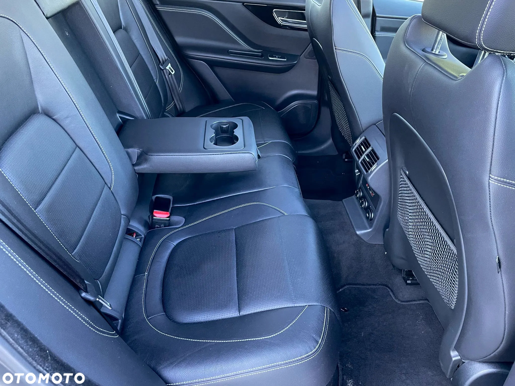 Jaguar F-Pace 2.0 i4D AWD R-Sport - 18