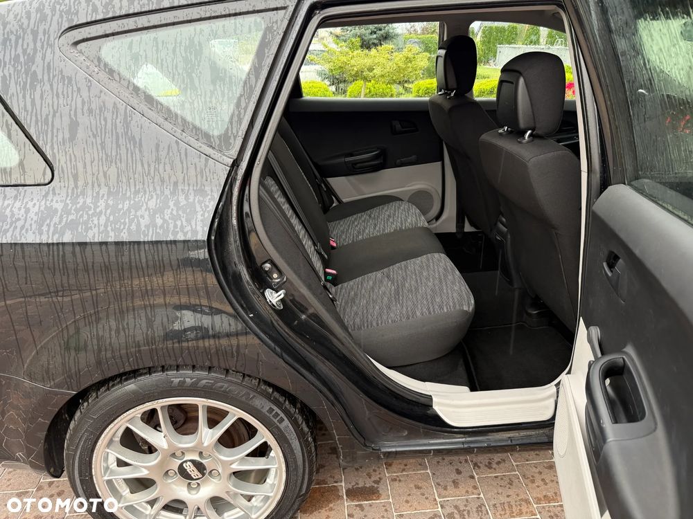 Kia Ceed - 13