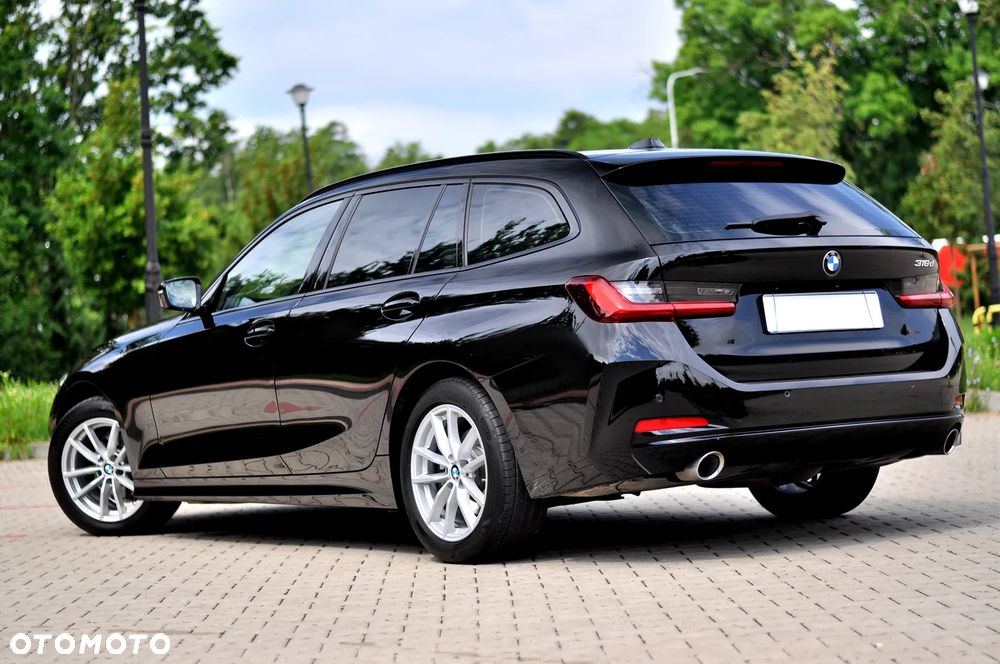 BMW Seria 3 318d Sport Line Shadow - 11