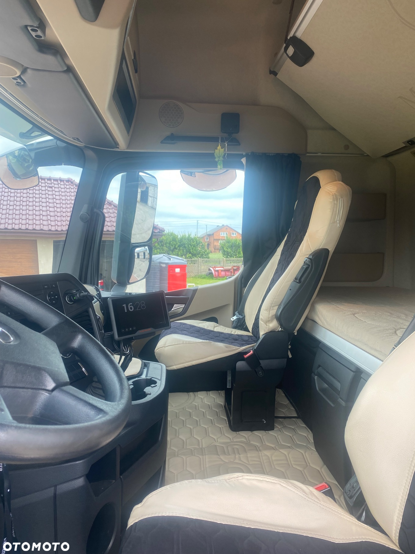 Mercedes-Benz Actros - 11
