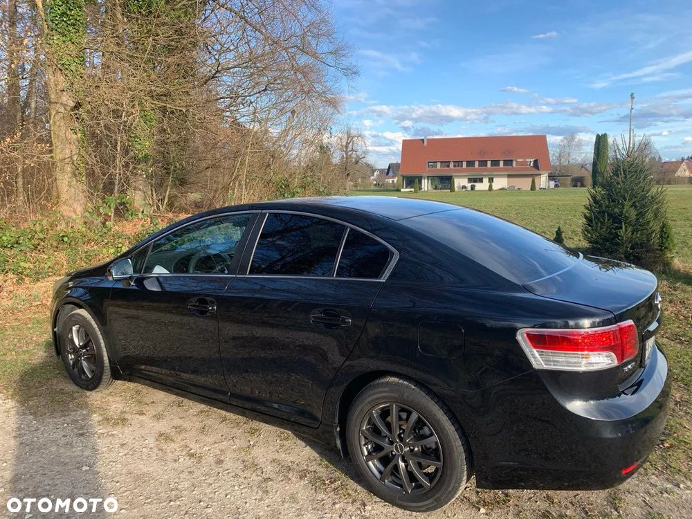 Toyota Avensis 1.8 Active - 8