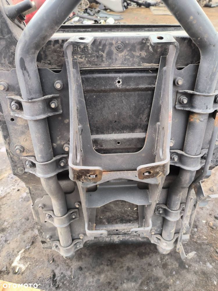 MOCOWANIE DAF XG 480 FT AKUMULATORÓW POKRYWA - 2