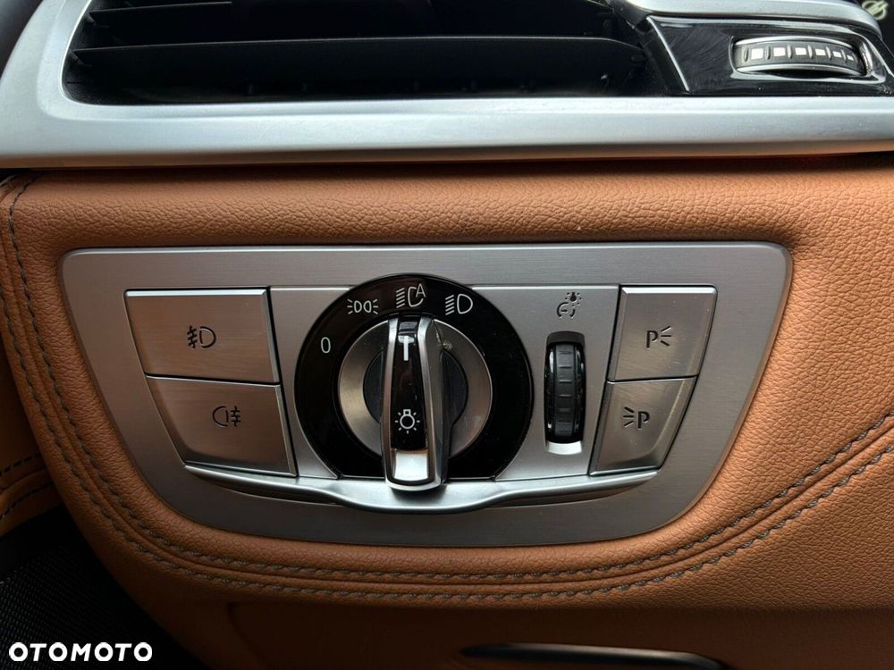 BMW Seria 7 - 27