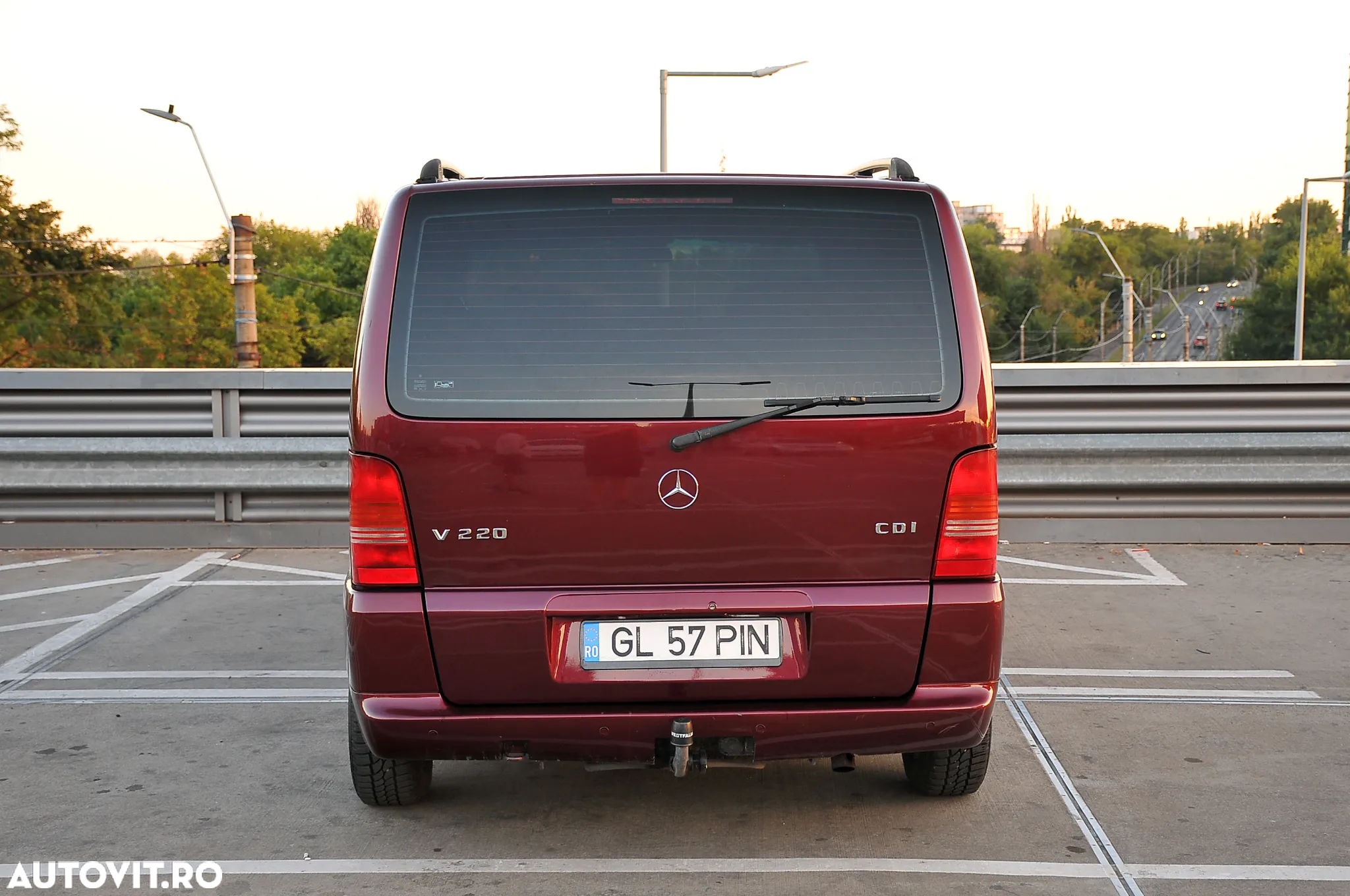 Mercedes-Benz V - 12