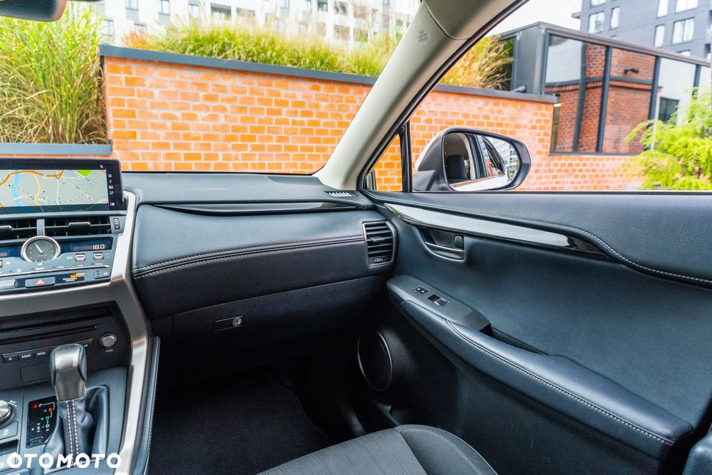 Lexus NX 300h Business Edition AWD - 23