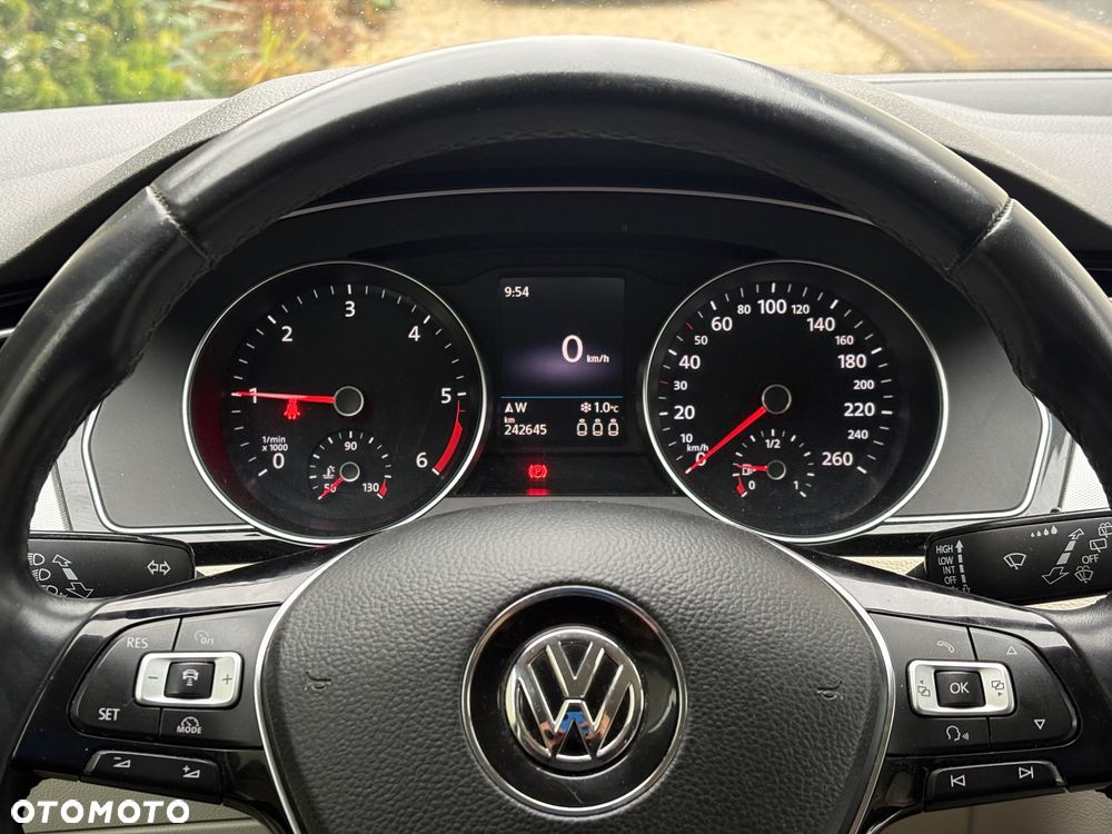 Volkswagen Passat 2.0 TDI SCR Comfortline - 13