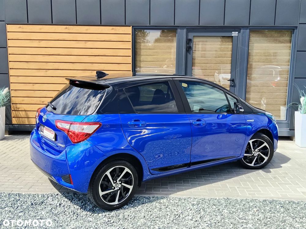 Toyota Yaris Hybrid 100 Premium - 33