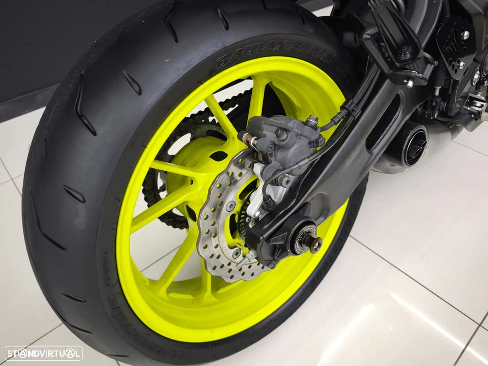 Yamaha MT-07 Night Fluo - 16
