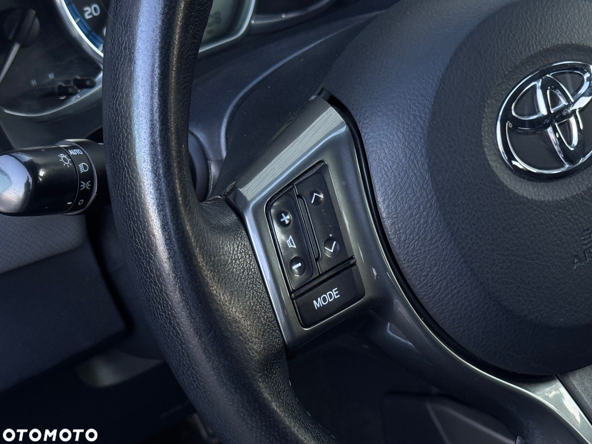 Toyota Yaris Hybrid 100 Premium - 25