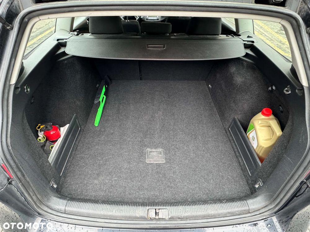 Volkswagen Passat - 12