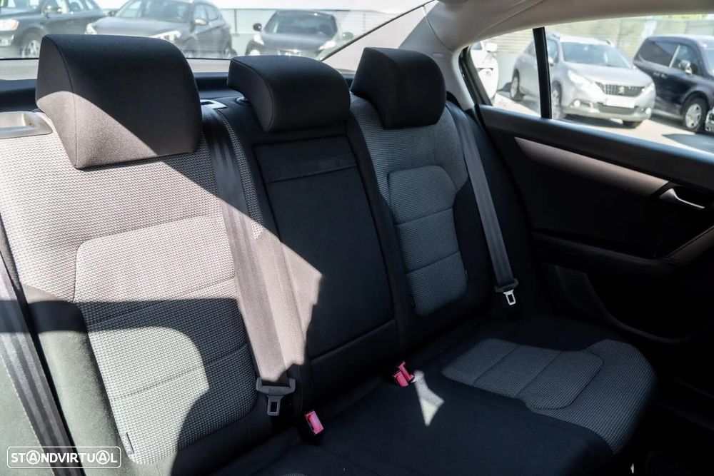 VW Passat 1.6 TDI Confortline - 21