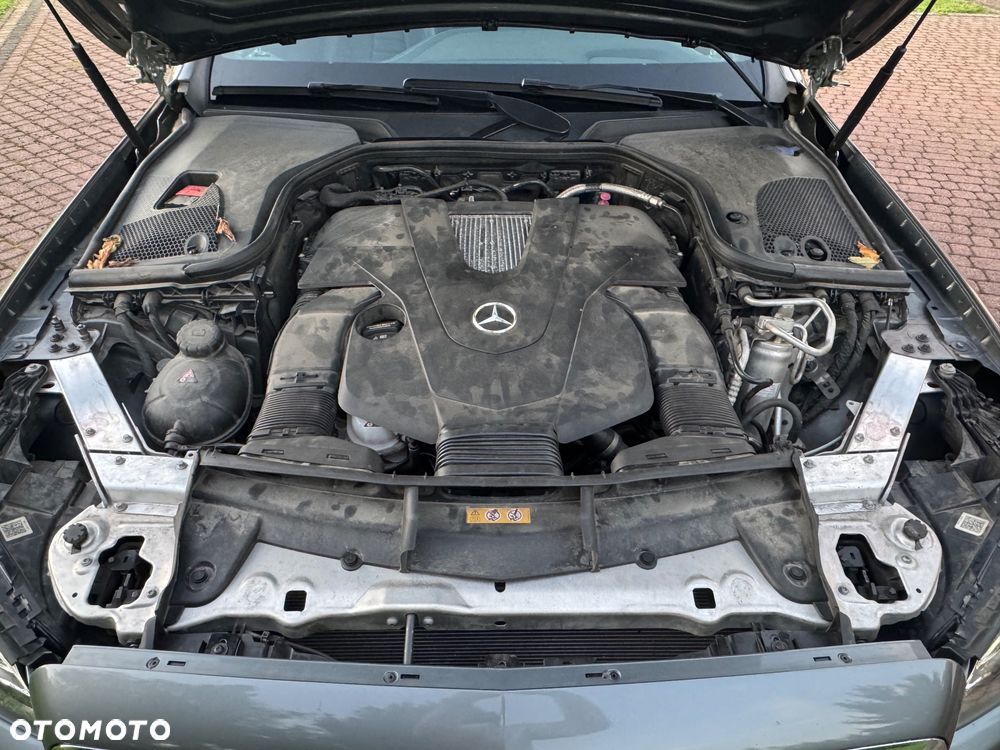 Mercedes-Benz Klasa E 400 4-Matic 9G-TRONIC - 16
