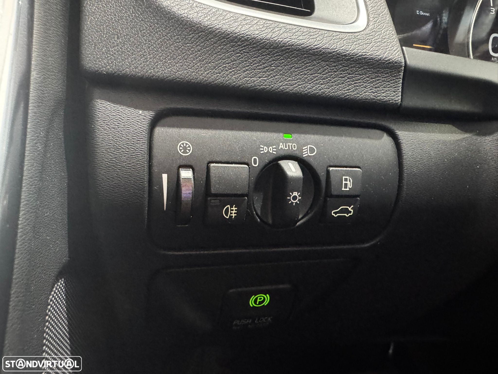 Volvo V60 D6 Plug-In-Hybrid AWD Geartronic Summum - 23